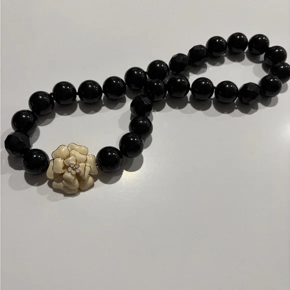 Stella and Dot Vintage Elegant Black Beaded Necklace with Cream Flower - - Picture 2 of 2